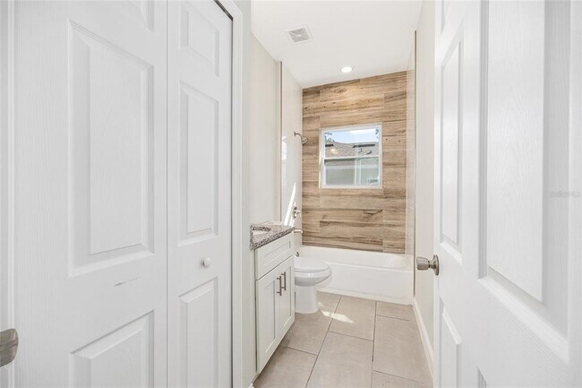 Building Photo - 5998 SW 154th Street Rd