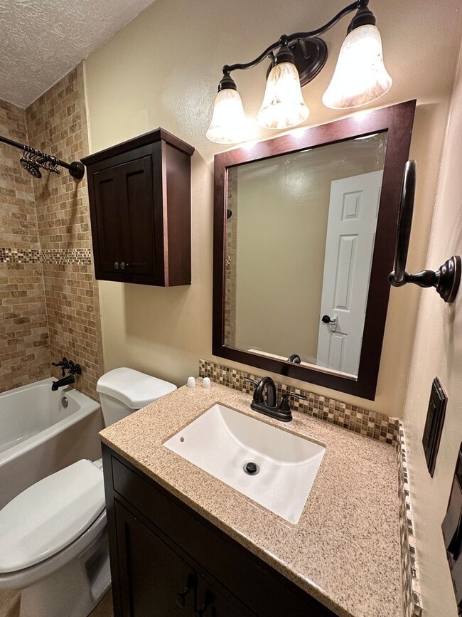 Building Photo - In the heart of Keystone Heights