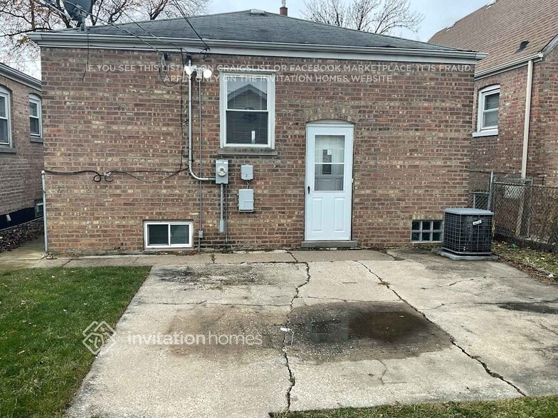 Building Photo - 5431 S Natoma Ave