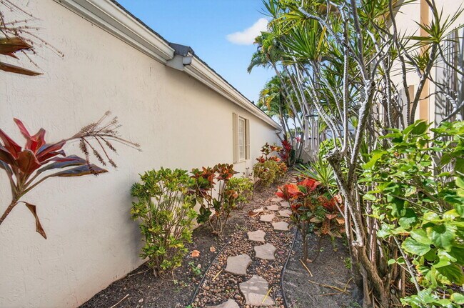 Building Photo - 7848 Travelers Tree Dr