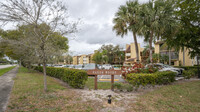 Building Photo - 2015 Coral Ridge Dr