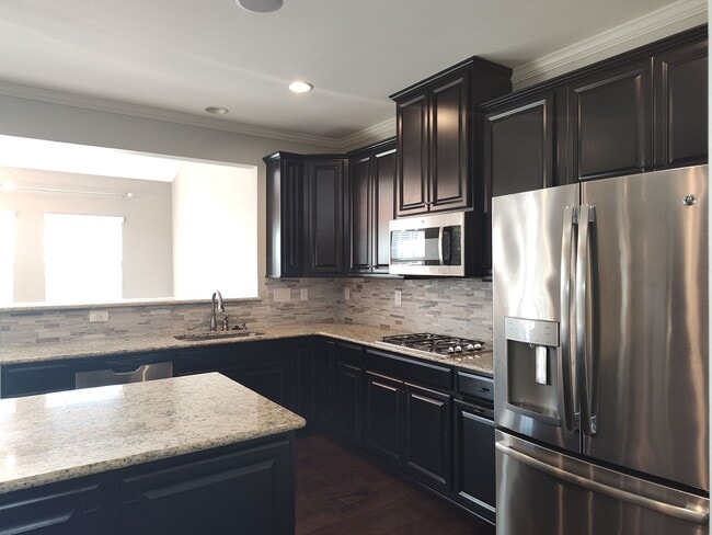 Building Photo - Georgeous 3 bedroom, 2.5 bathroom home located in the Stafford at Longtree community!