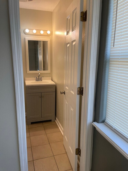 Building Photo - 6254 Kuebel Dr