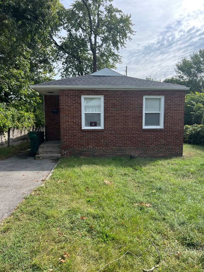Building Photo - 837 Floyd St