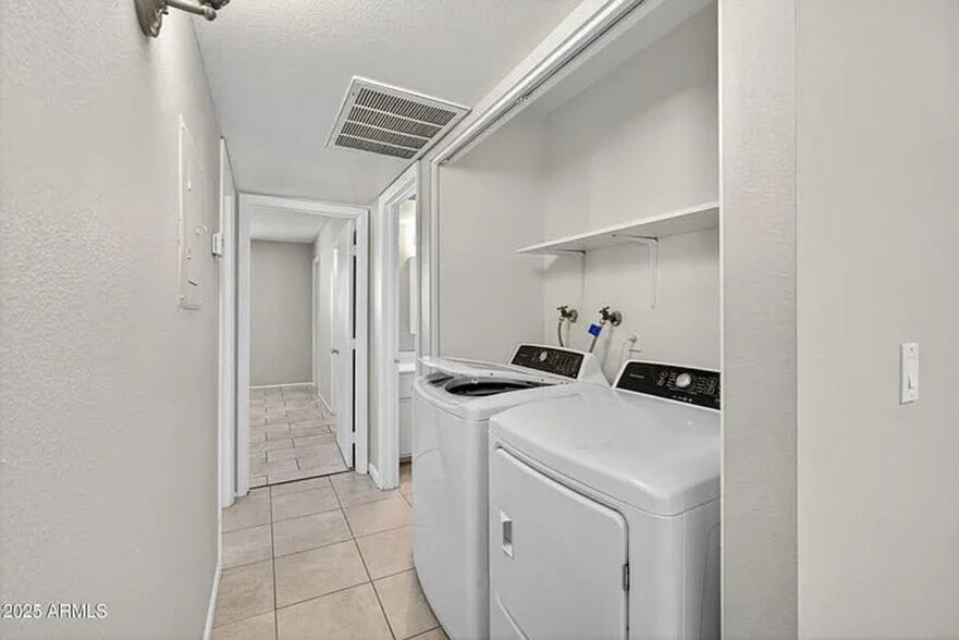 Building Photo - 860 E Brown Rd