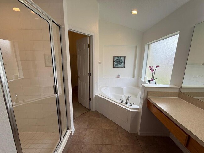 Building Photo - 320 Rosso Dr