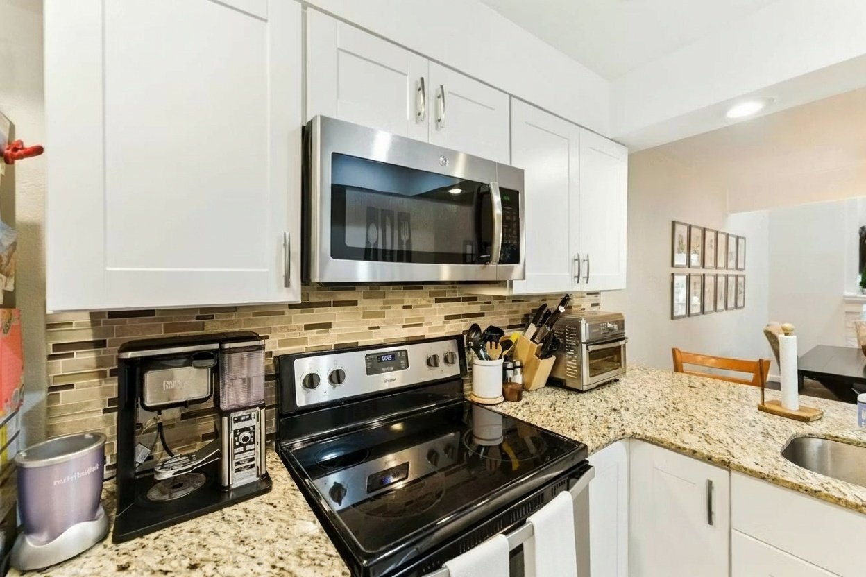 Building Photo - 8110 Baywood Dr