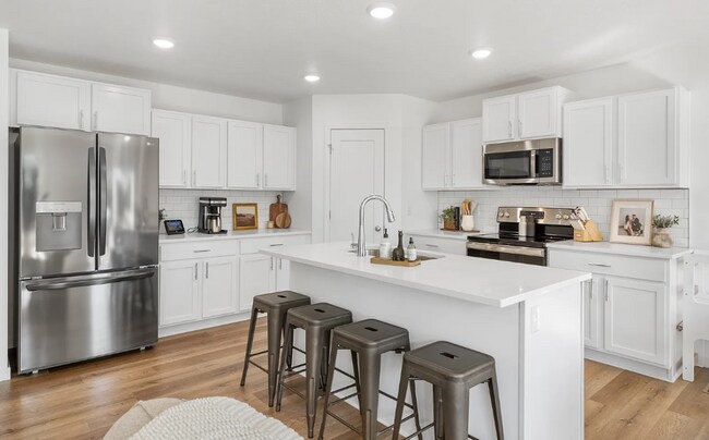 Building Photo - Beautiful 5 bedroom home - Nixa MO