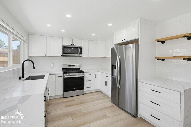 Building Photo - Captivating 3Bdm 2Ba Home in the Carlton Oaks/West Hills area of Santee!