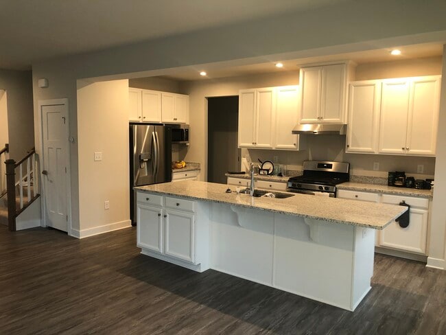 Building Photo - 2198 Craven Ln