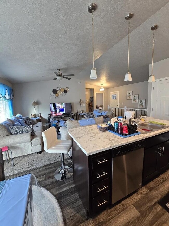 Building Photo - 6613 W 5th St