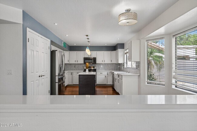 Building Photo - 3241 S Horizon Pl