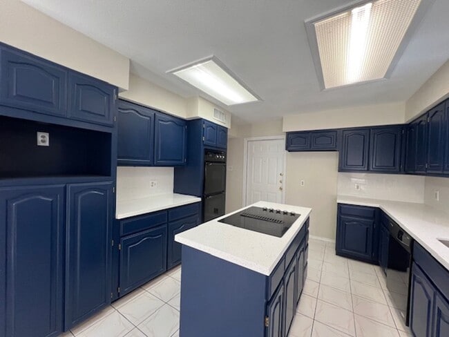 Building Photo - Cross Country Subdivision