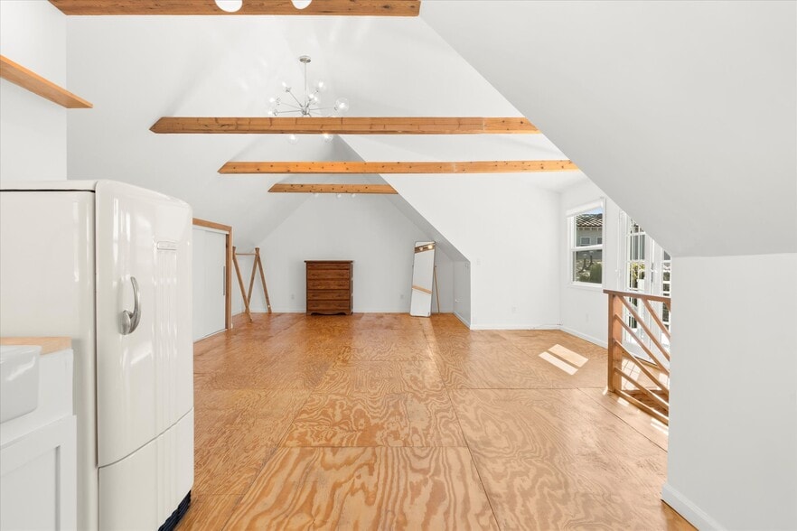 Building Photo - 242 W 17th St