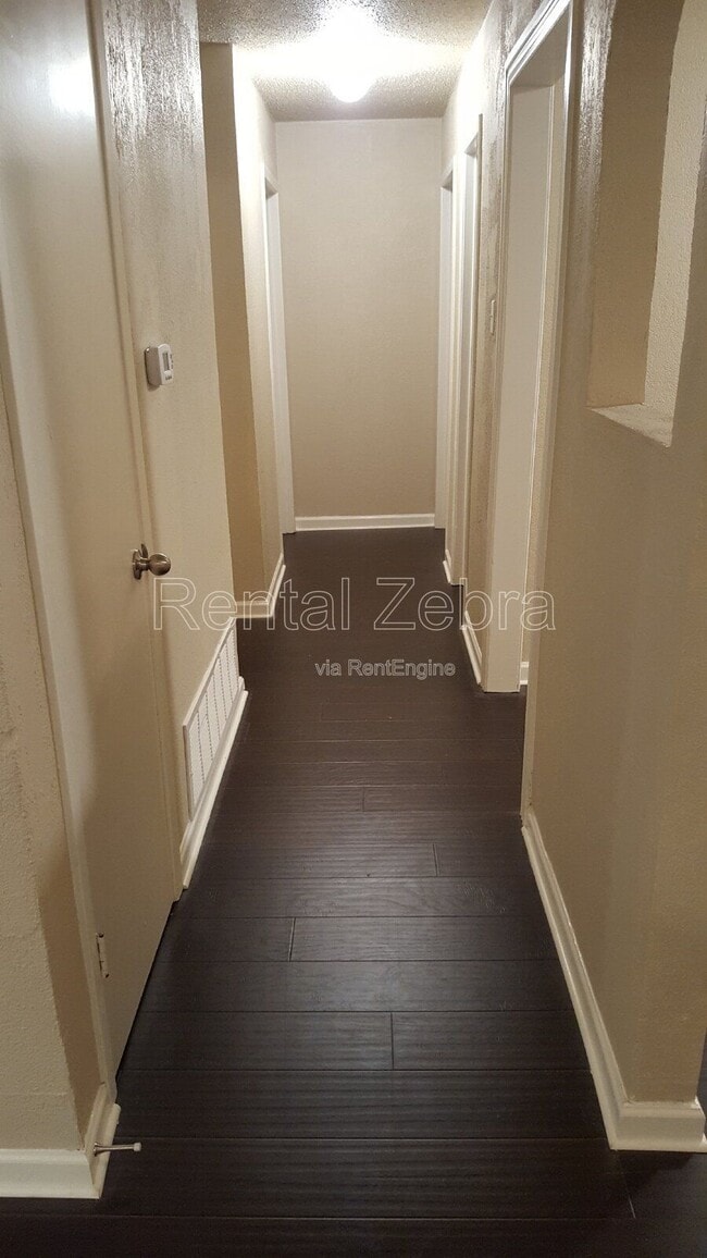 Building Photo - 2939 Longmeade Dr