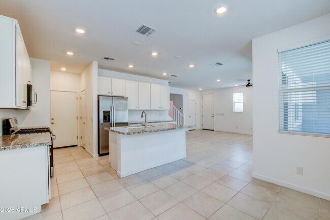 Building Photo - 9902 E Tamery Ave