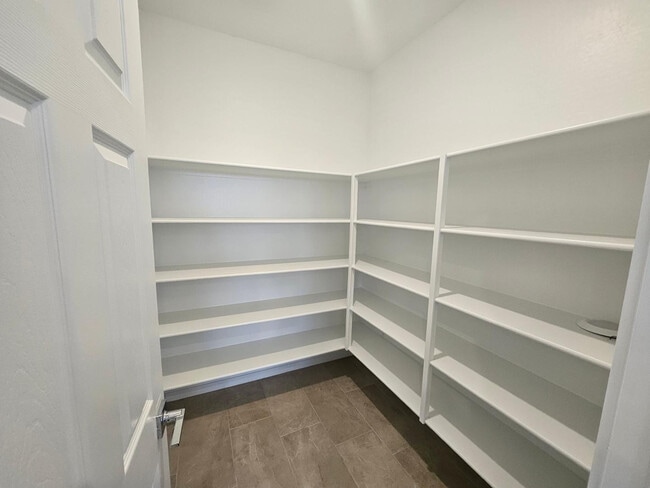 Building Photo - 548 Fremont Pass