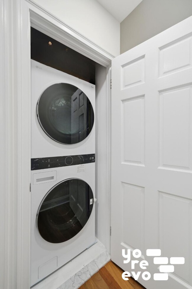 Building Photo - https://yoreevo.com/