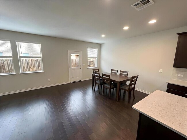 Building Photo - 729 Aliso Trail