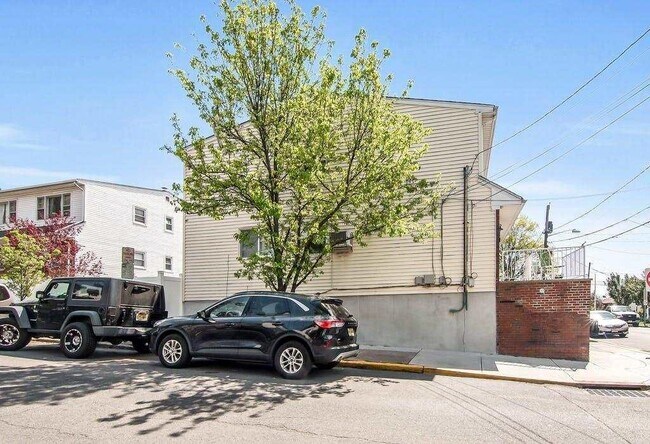 Building Photo - 7 Burdette Pl
