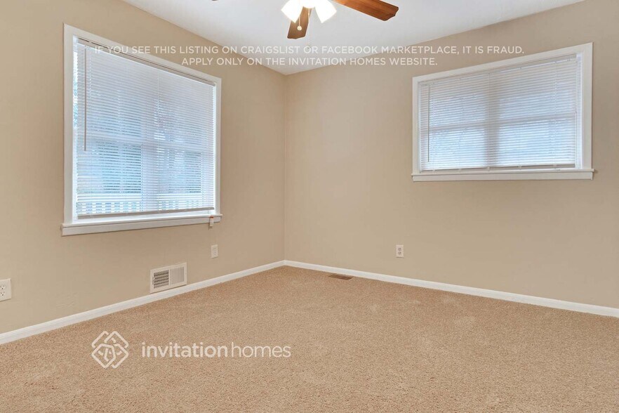 Building Photo - 1421 Dennis Dr