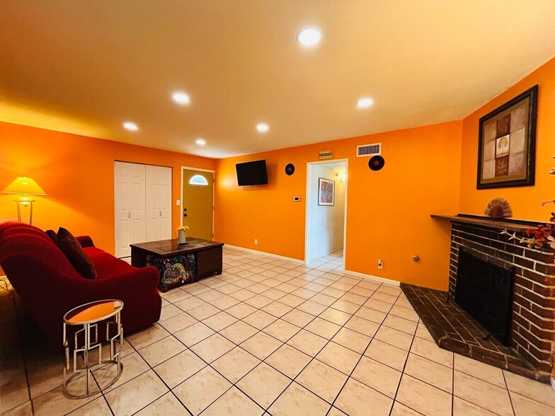 Building Photo - 8871 Belmont St