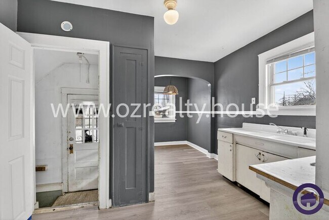 Building Photo - 119 Carbon St