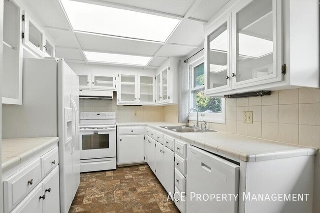 Building Photo - 4586 Wentworth Dr