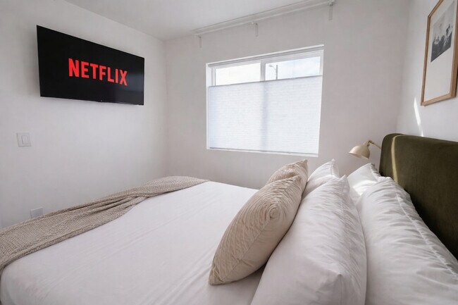 Building Photo - 6431 Carthage St