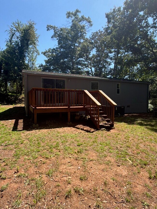 Building Photo - 25 Crestfield Ave