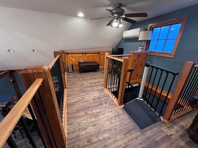 Building Photo - 34 Mirror Lake Dr