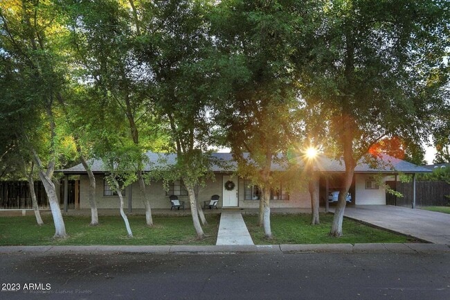 Primary Photo - 1428 S Oakley Pl