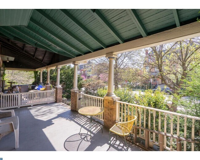 Shared Sun Porch - 4603 Springfield Ave