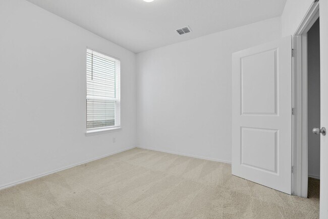 Building Photo - Charming 4-Bedroom Home in Cinco Lakes – Community Amenities & Prime Location!
