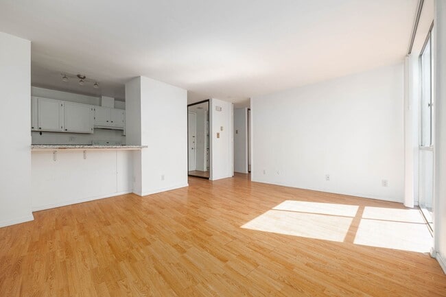 Building Photo - Pacific Isles - Point Loma Renovated Condo- Gated Community, Some Utilities Included, Parking, an...