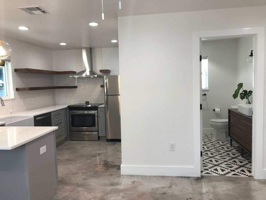 Building Photo - 423 W Woodlawn Ave