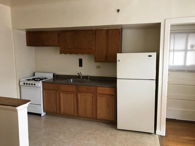 Building Photo - 534 Hinman Ave