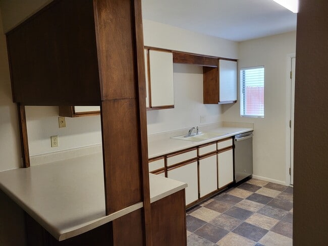 Building Photo - 333 Rim Rock Cir