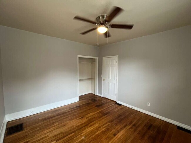 Building Photo - "Charming 2-Bedroom Retreat with Wood Floors with Basement!"