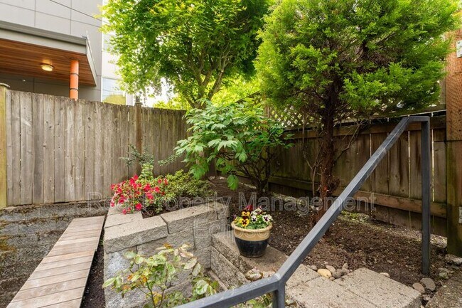 Building Photo - 1145a N 91st St