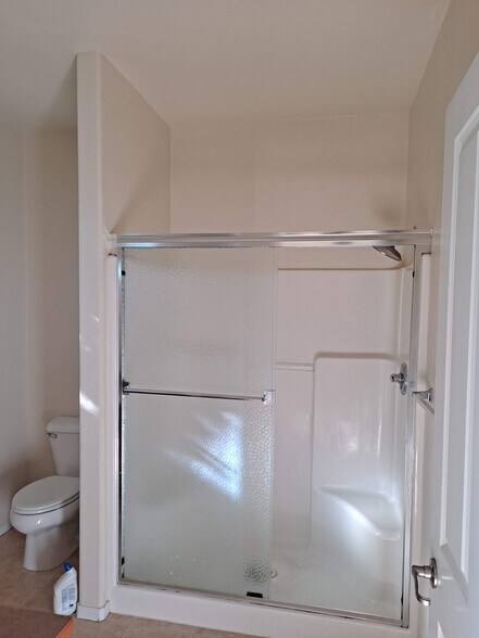 master room bathroom ( full) - 14915 38th Dr SE