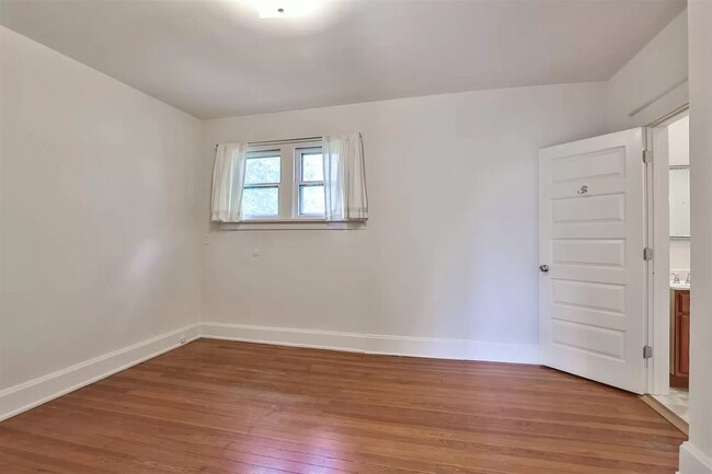 Building Photo - 476 Compton Rd