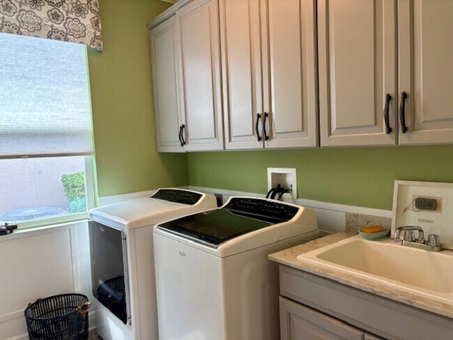 Building Photo - Gorgeous 3-bedroom Model Home in 55+ Commu...