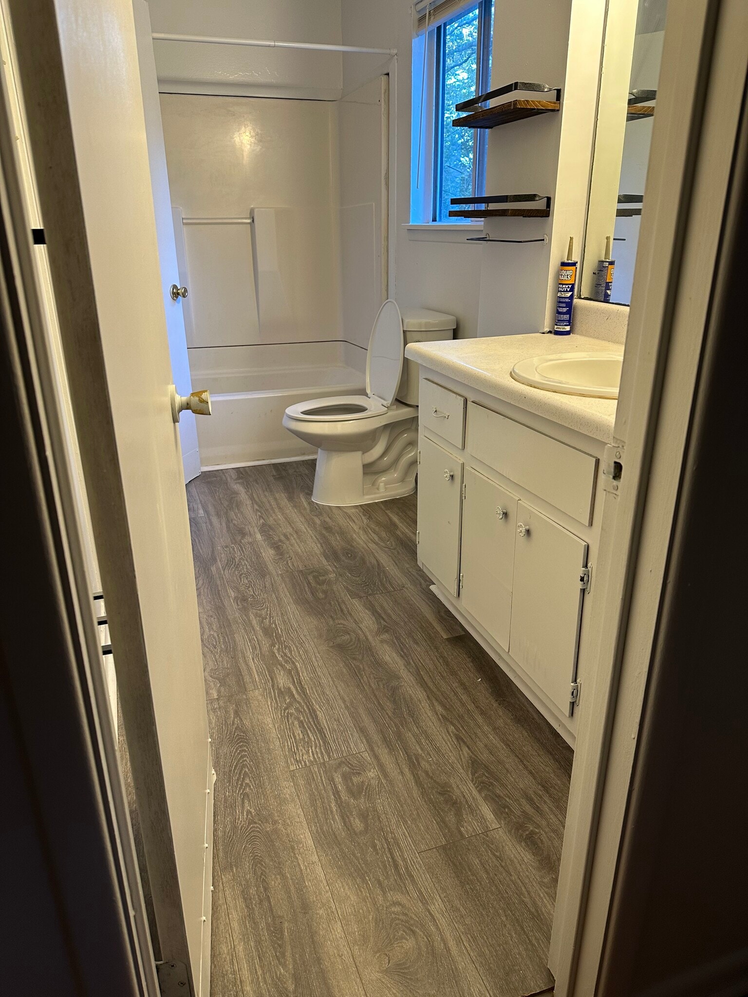 Full bathroom - 2848 Rex Rd