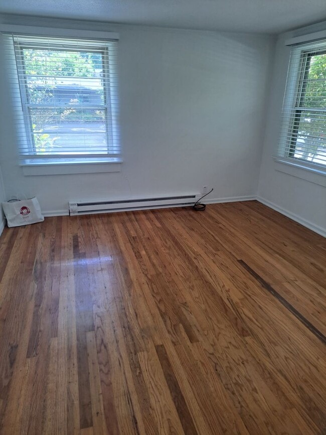 Building Photo - Cozy Home - Updated 2 bedroom with 2 car g...