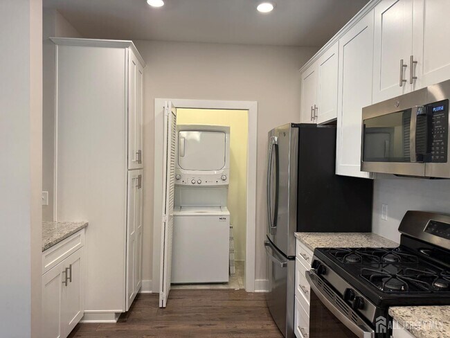 Building Photo - 816 Stiller Ln