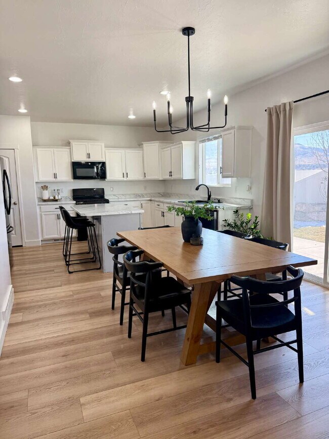 Building Photo - 623 S Jubilee Dr