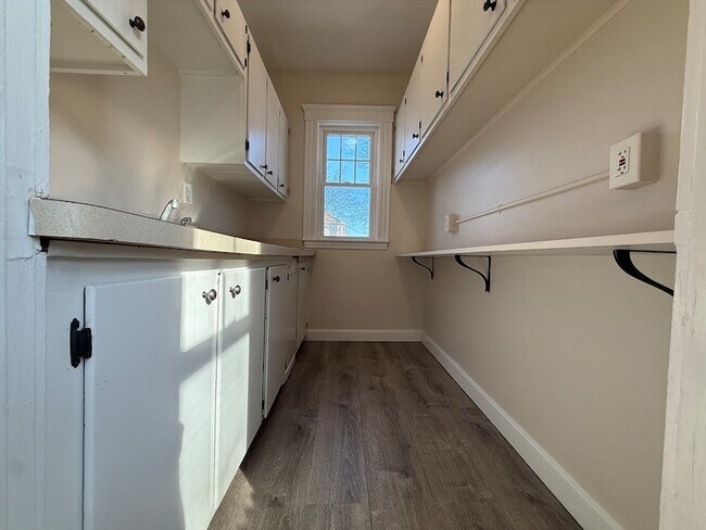 Building Photo - 304 Lovell St