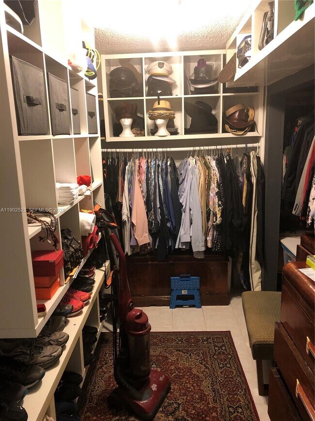 Building Photo - 877 NE 195th St