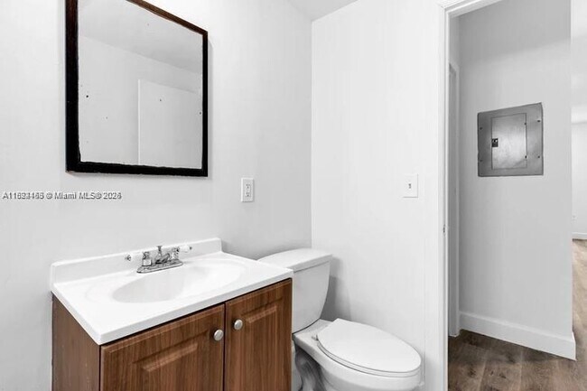 Building Photo - 7930 Tatum Waterway Dr